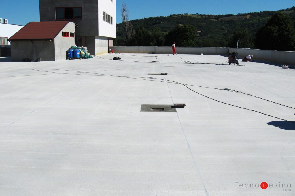 Lavorazioni superfici per impermeabilizzazione in resina tetto carrabile