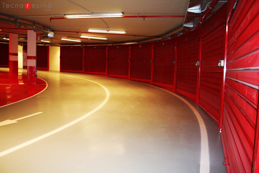 Pavimentazione garage all'interno del parcheggio multipiano teulada Park