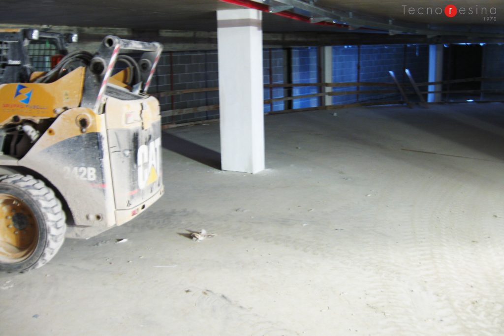 Preparazione superfici per pavimentazione in resina parcheggio multipiano