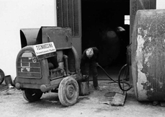 Tecnoresina Vernici negli anni 70 avvia la propria attività per le vetrificazioni alimentari